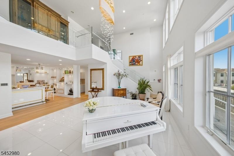 Grand 2-Story Entrance Hall