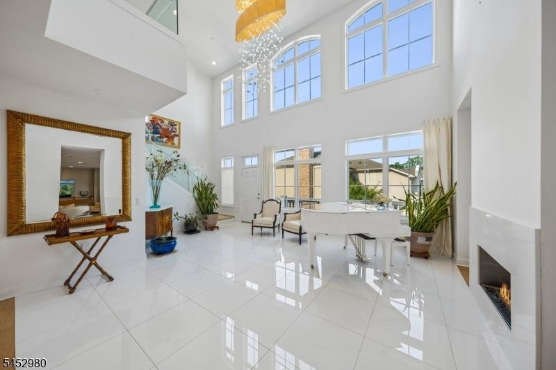 Grand 2-Story Entrance Hall