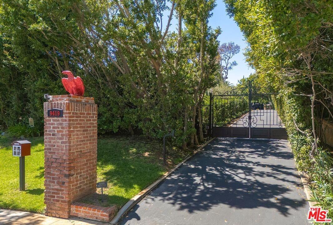 Long Gated Drive off of Sunset