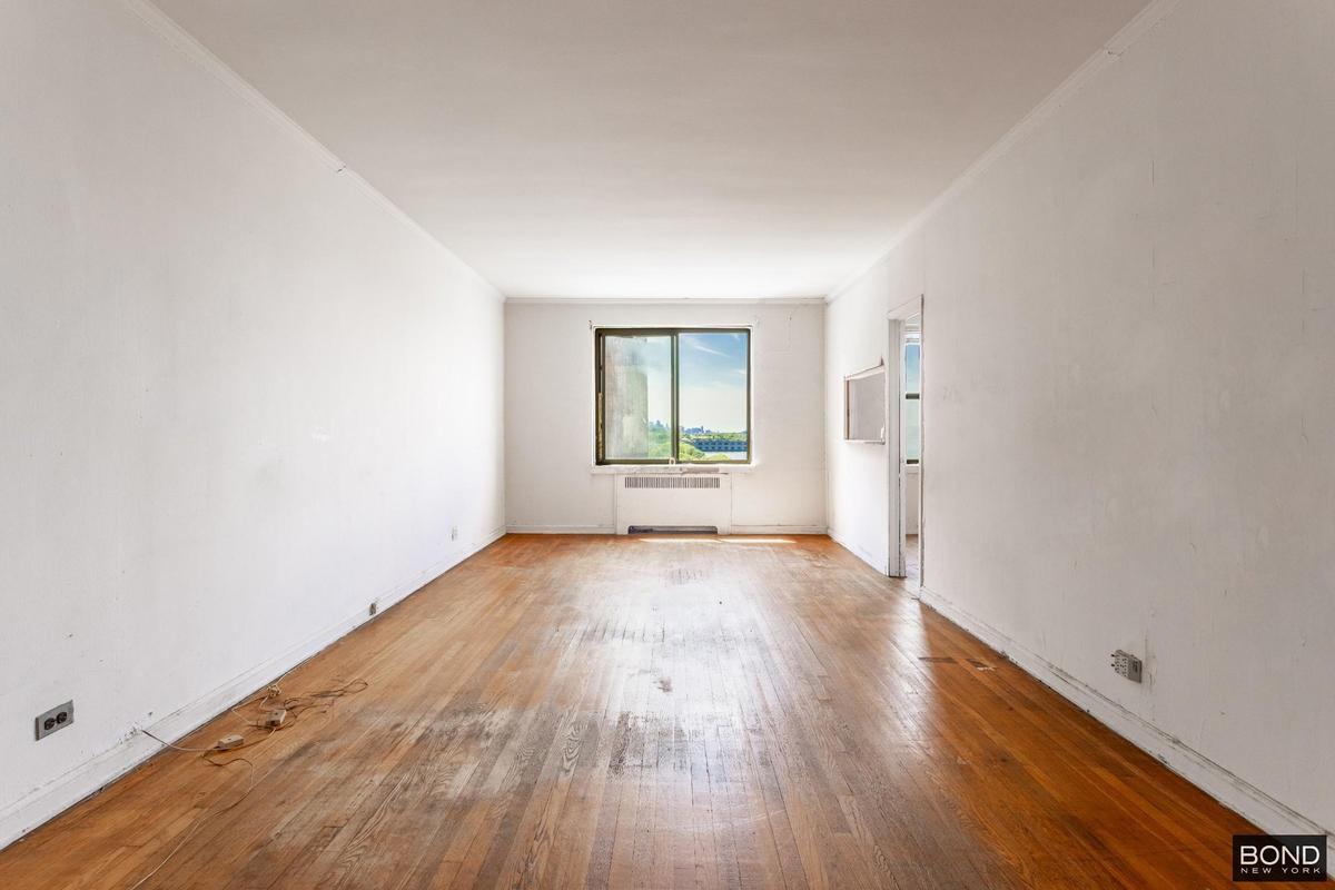 Living room1:2