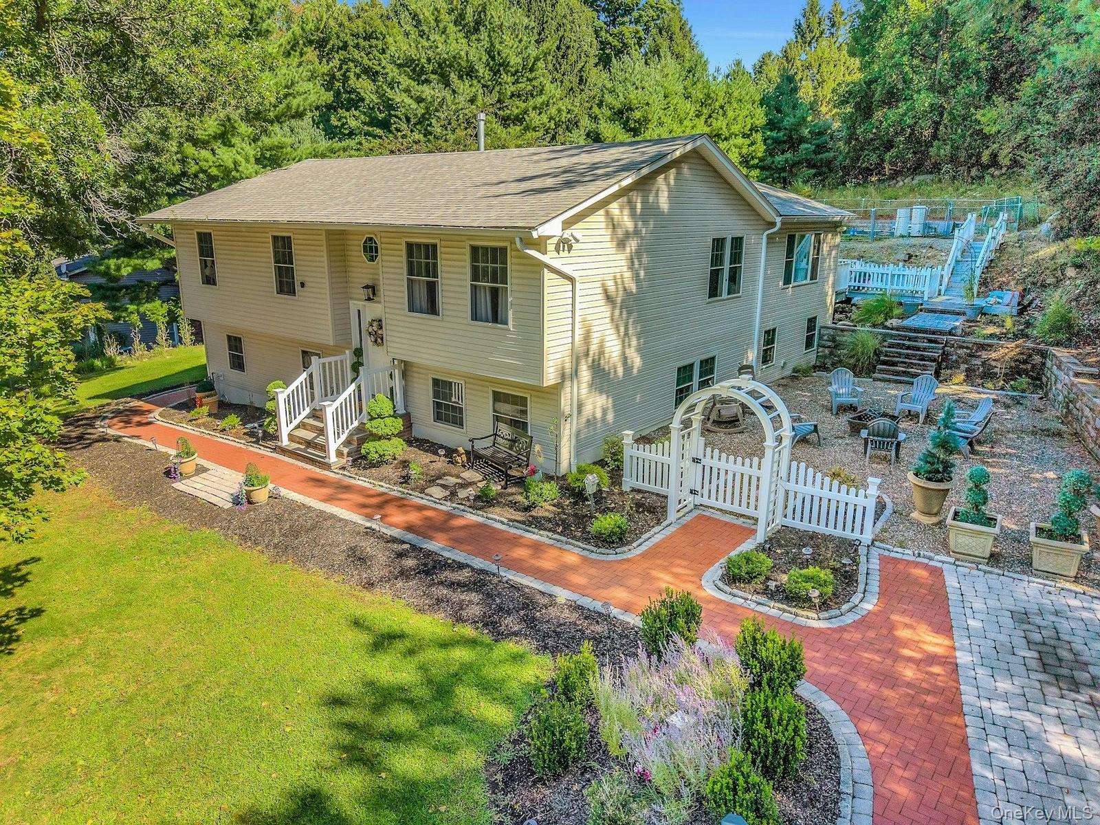END YOUR SEARCH HERE! 16 Annette has so much to offer!