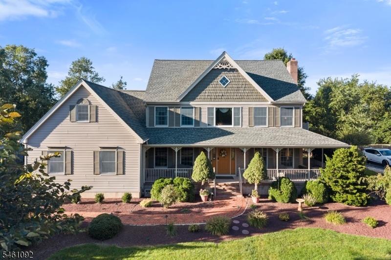 BRICK/VINYL SIDING