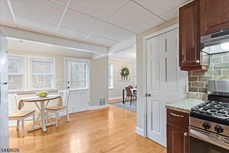 Eat in kitchen open to dng rm