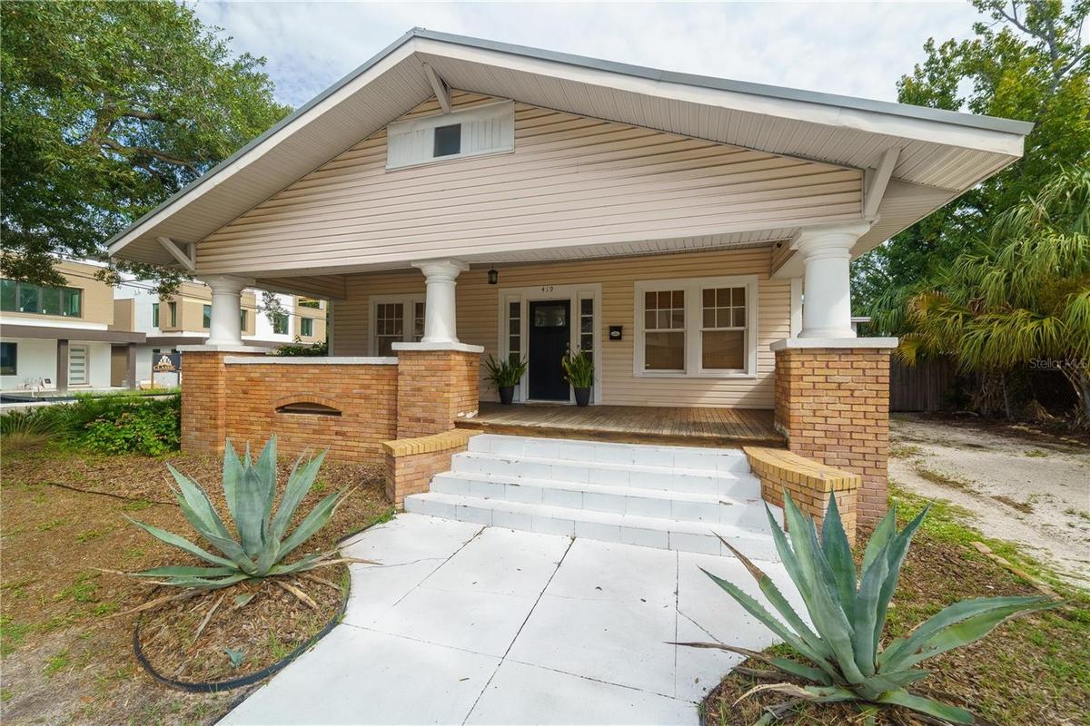 Welcome home to 419 West Park Avenue.