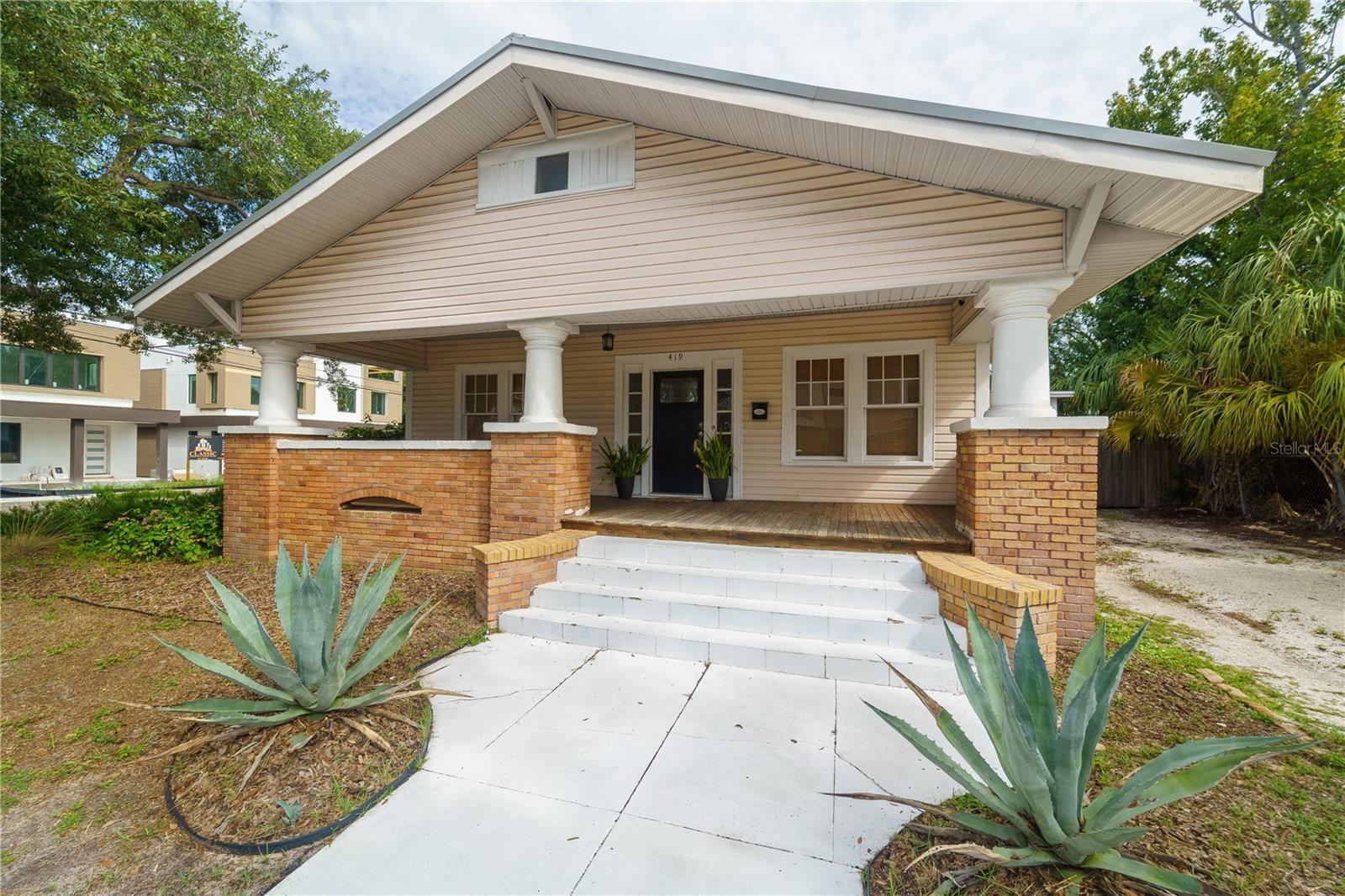 Welcome home to 419 West Park Avenue.