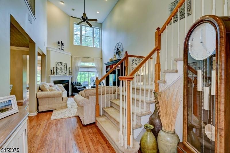 Sunny 2-Floor Living Room
