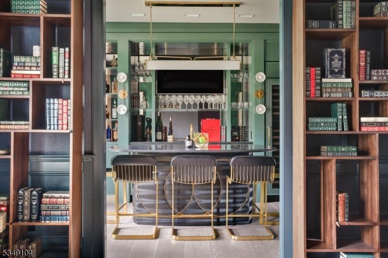 Lounge (1 of 2)