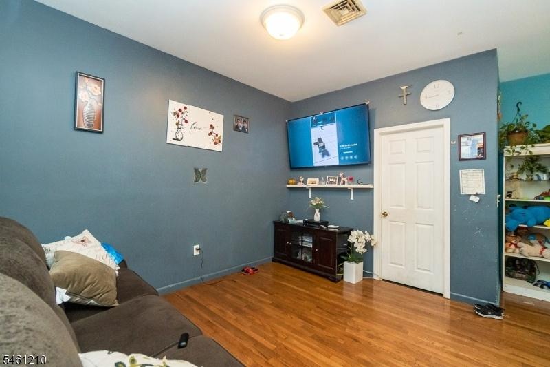 Living Room Unit 2