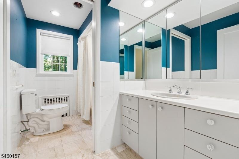1st Floor Bathroom