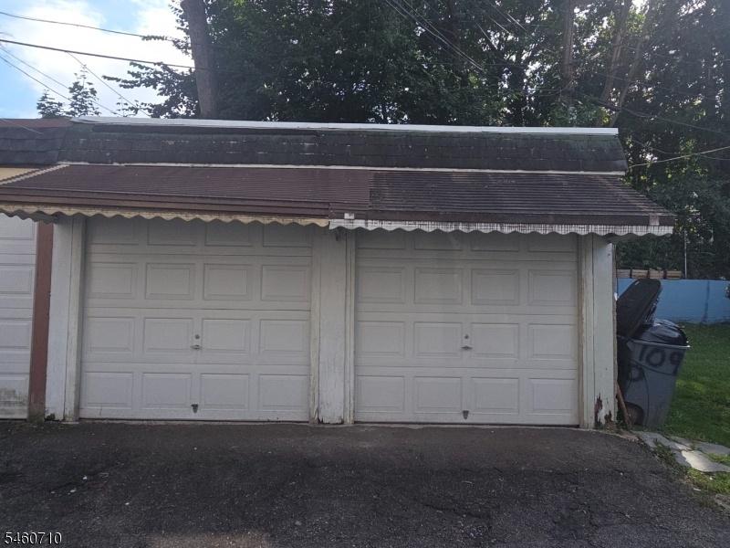 2 Car Garage