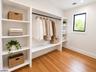 Walk-in-closet
