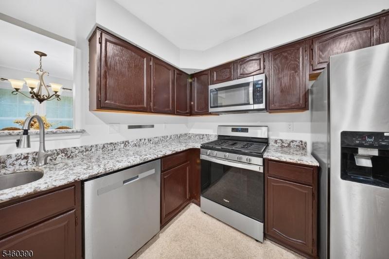 Eat-in Kitchen