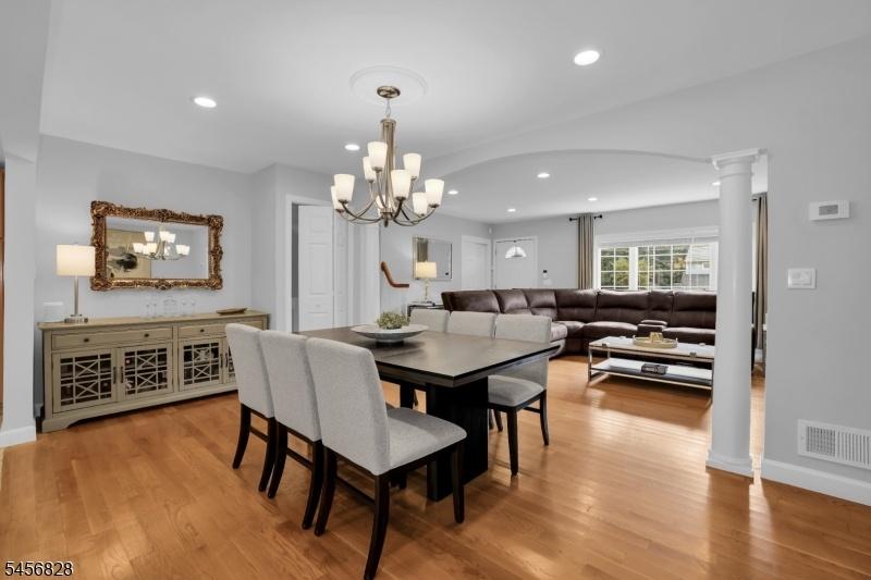 Great hosting dining room