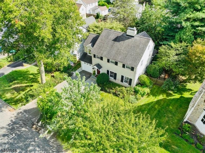FABULOUS GLENWOOD COLONIAL
