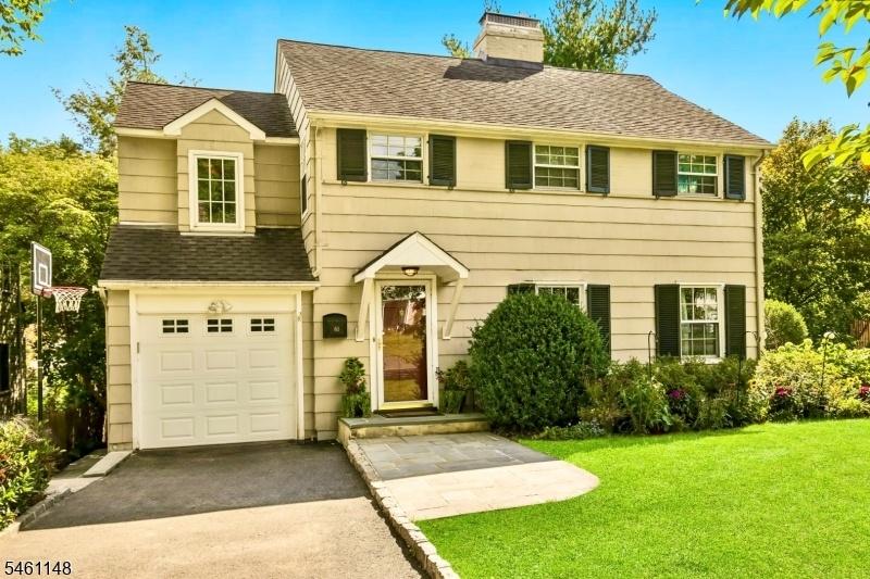 FABULOUS GLENWOOD COLONIAL
