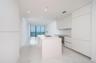 Top of the line appliances, great quartz top island great to entertain