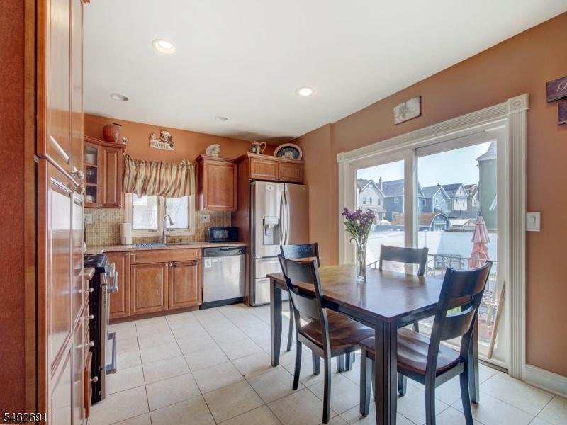 Eat in Kitchen
