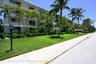 Old world charm in the center of town - walk to the beach or to town