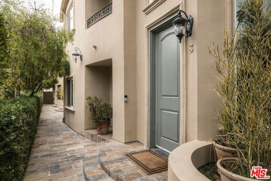 Common Area Walk Way & Front D
