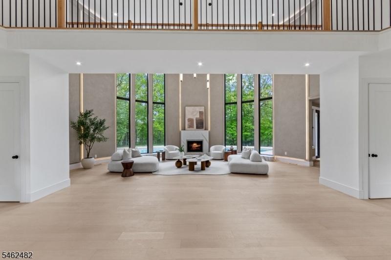 2 story entry Foyer