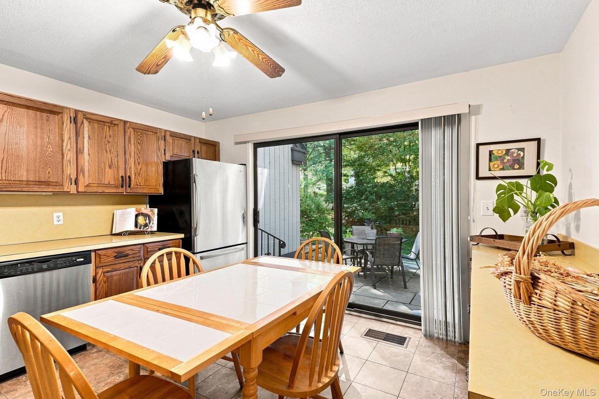 Eat In Kitchen with Buffet Space