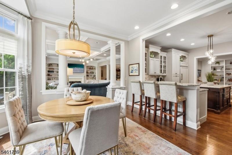Breakfast room to kitchen