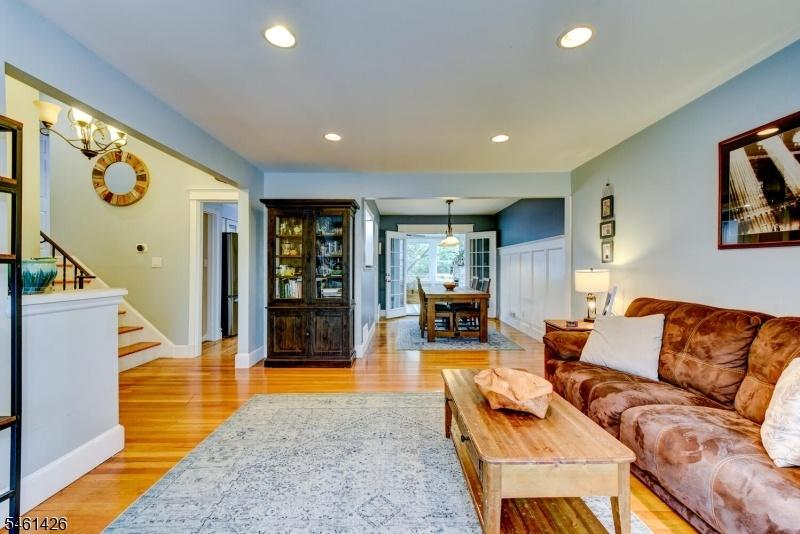 Living Room (2)