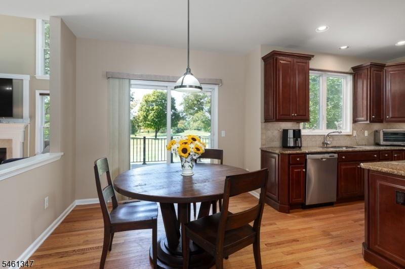 Eat-in Kitchen