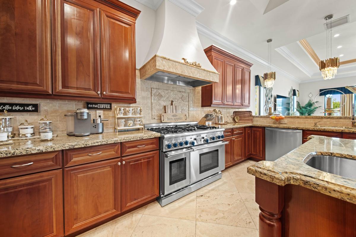 Full Chefs Kitchen with Thermador Stove