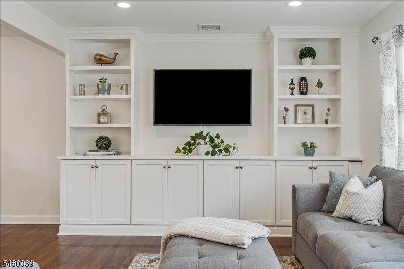 Beautiful built-ins