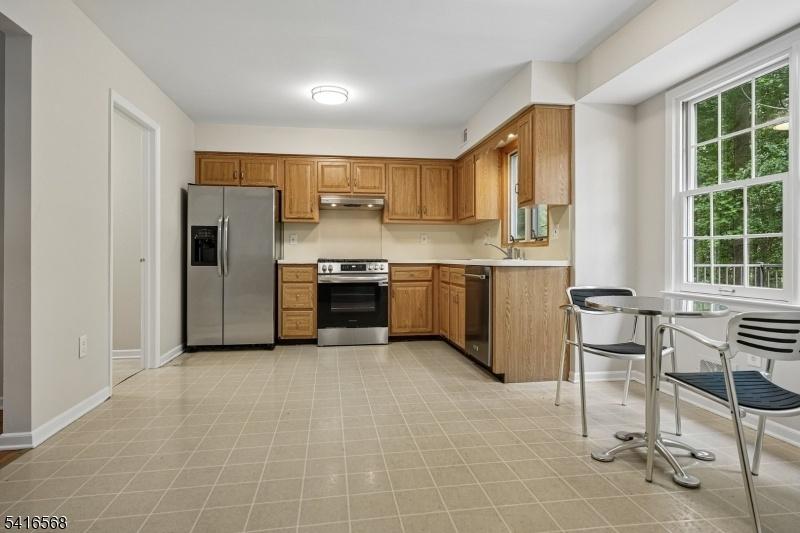 Eat-in Kitchen