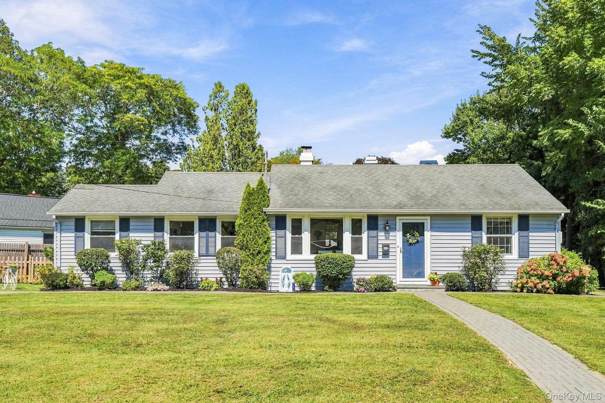 Welcome to 1 Mundet Dr, Ossining!