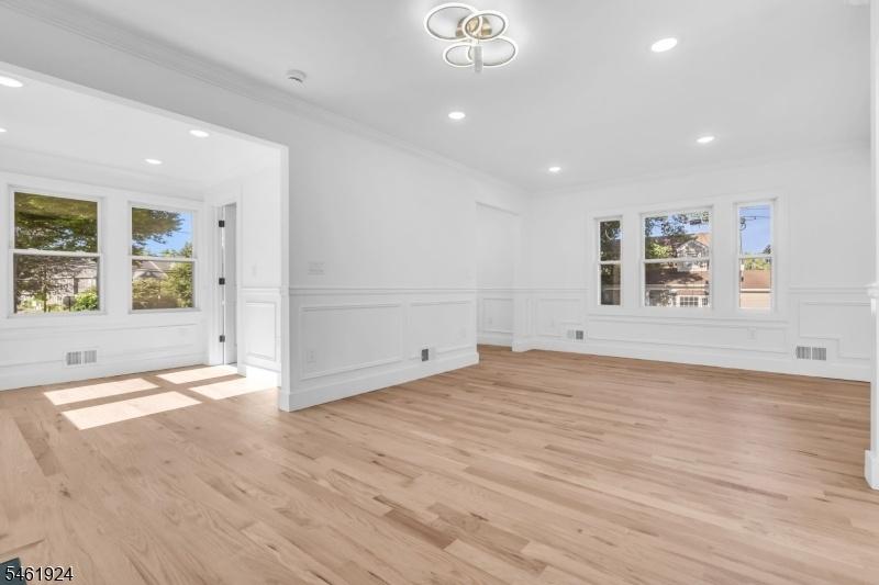 LIVING/SUNROOM