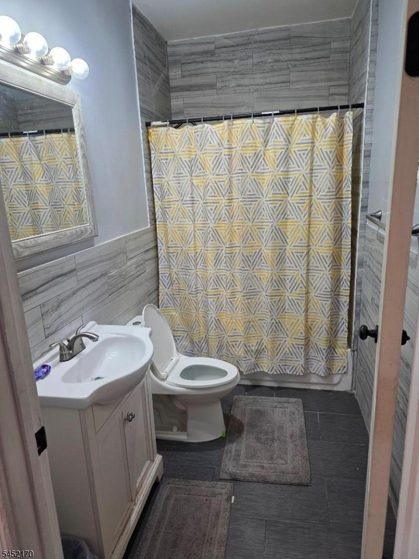 1st Floor Bathroom