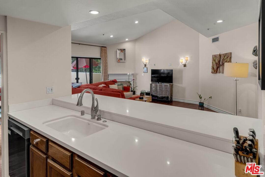 Kitchen counter lookng to grea