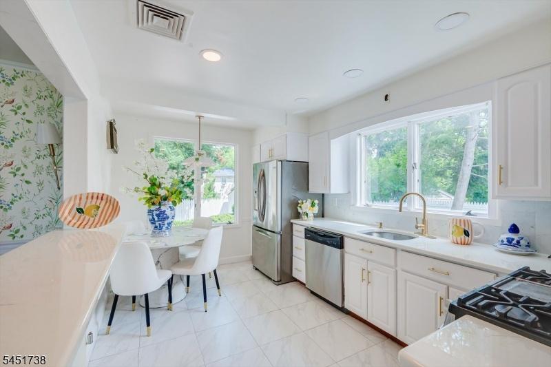 Eat In Kitchen