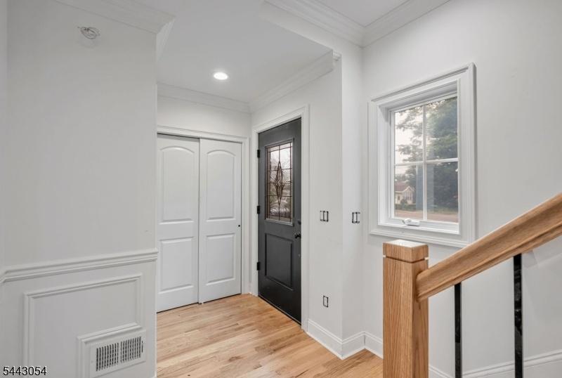Foyer w/closet & Powder Rm