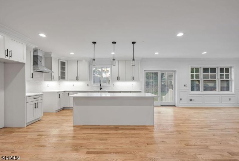 Center island in Kitchen