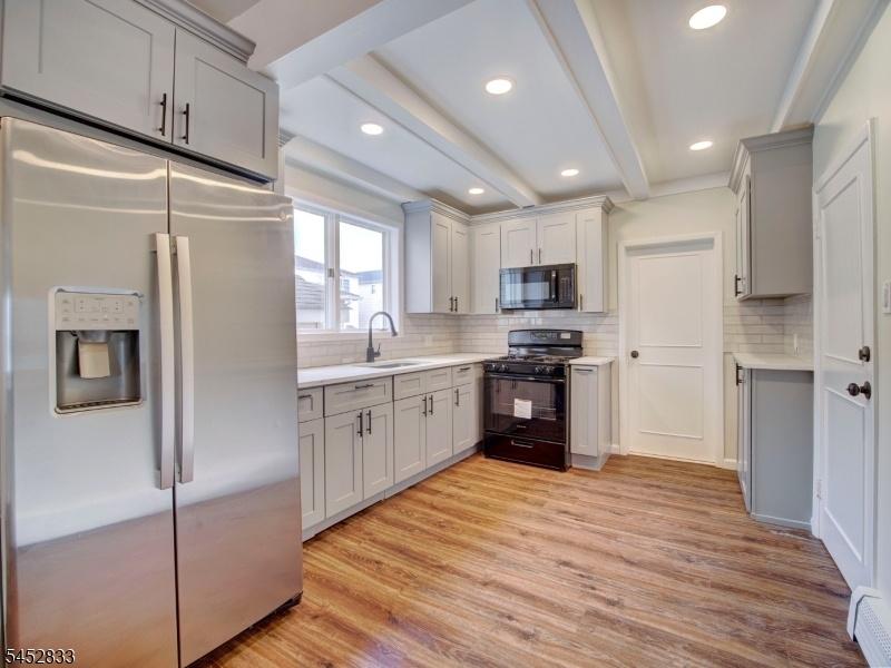 Unit 1: Eat-in Kitchen