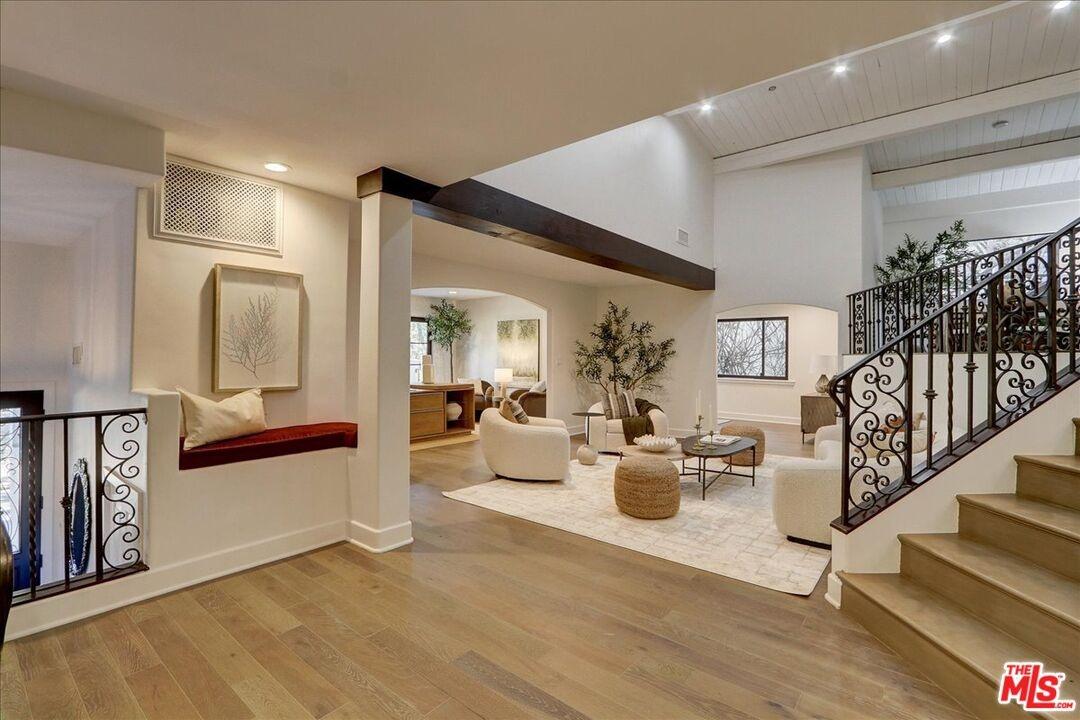 Entertainment/Living/Office