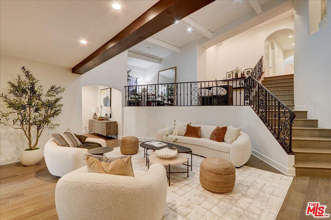 Living Room/entertainment area