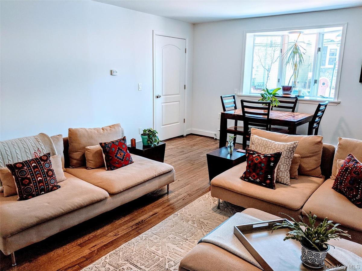 Floor 1 living room/dining area