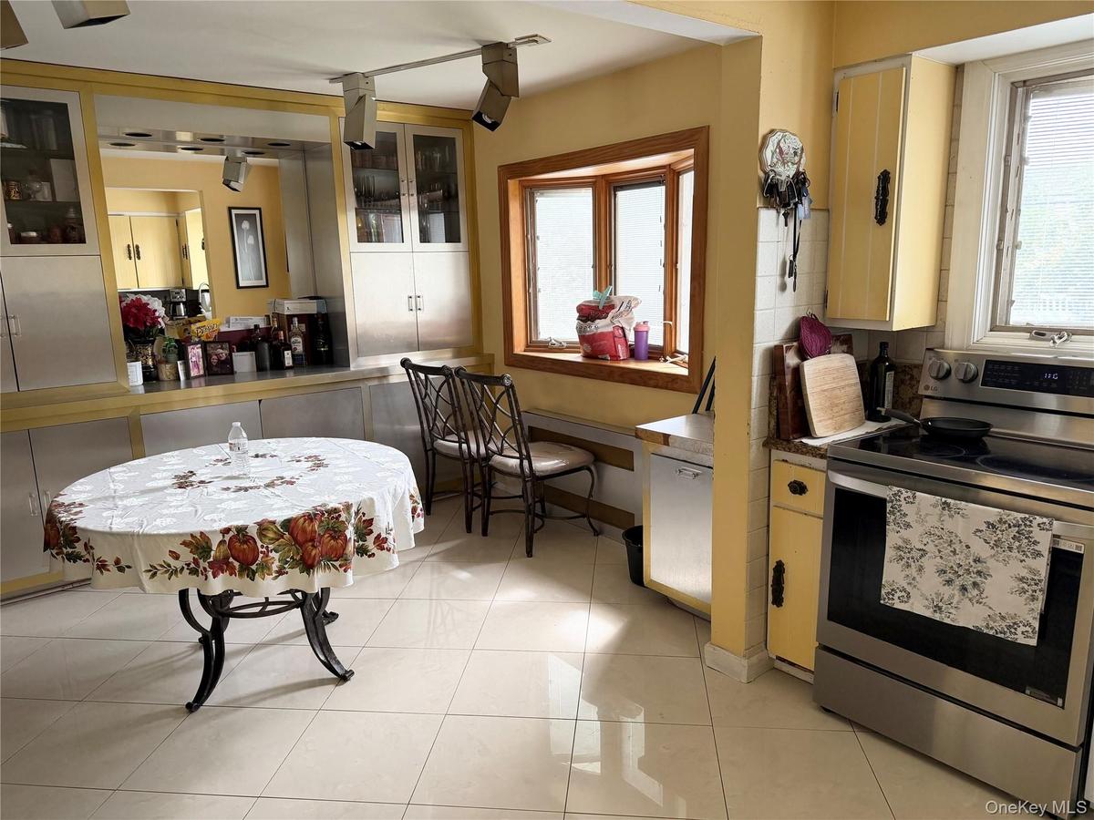 Kitchen dining area