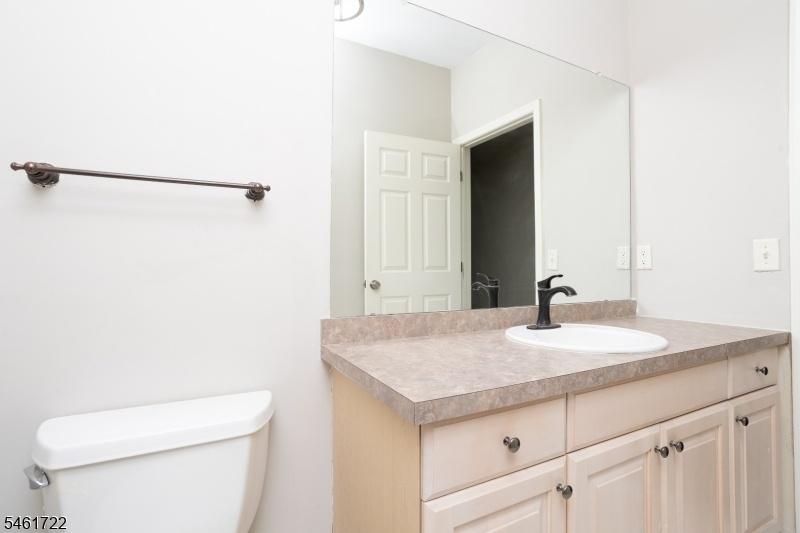 ALTERNATE POWDER ROOM VIEW