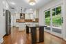 Kitchen & Breakfast Area