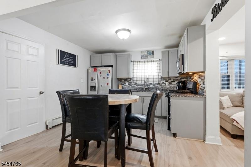 Eat In Kitchen