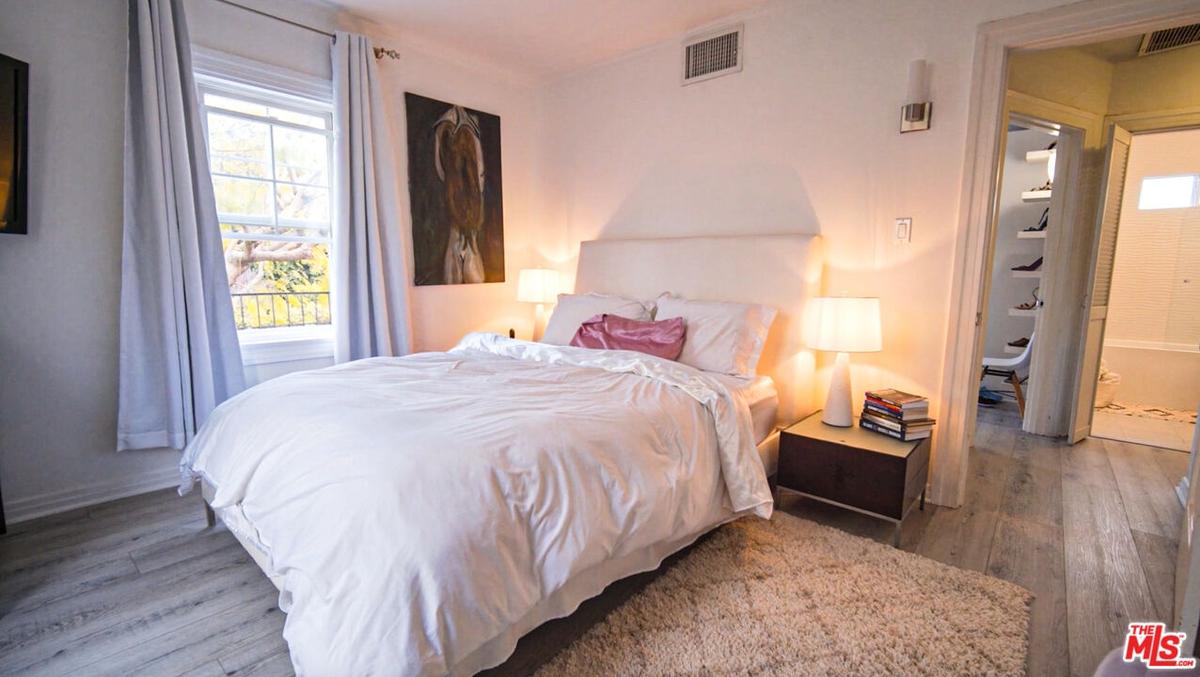 837 Bedroom