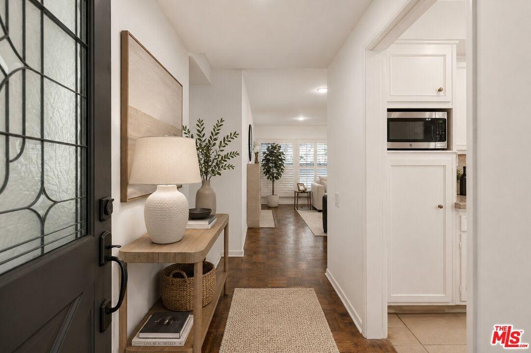 Virtually Staged - Entry Area