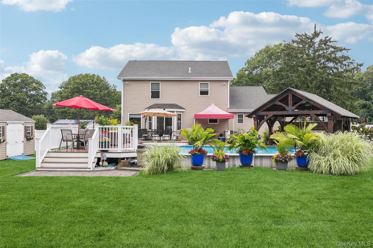 Entertainers Dream Backyard w/Fiberon Deck