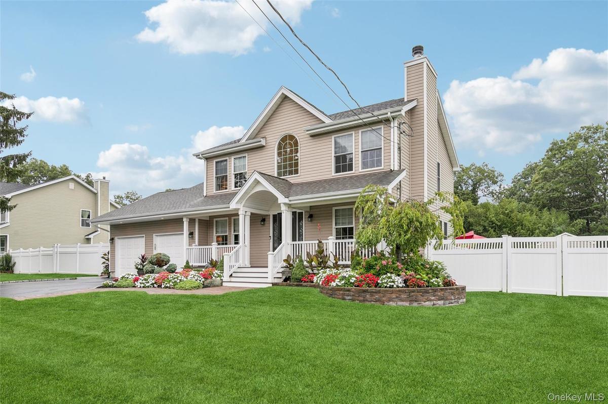 Stunning Flower Beds and Sodded Front Lawn w/in Ground Sprinklers